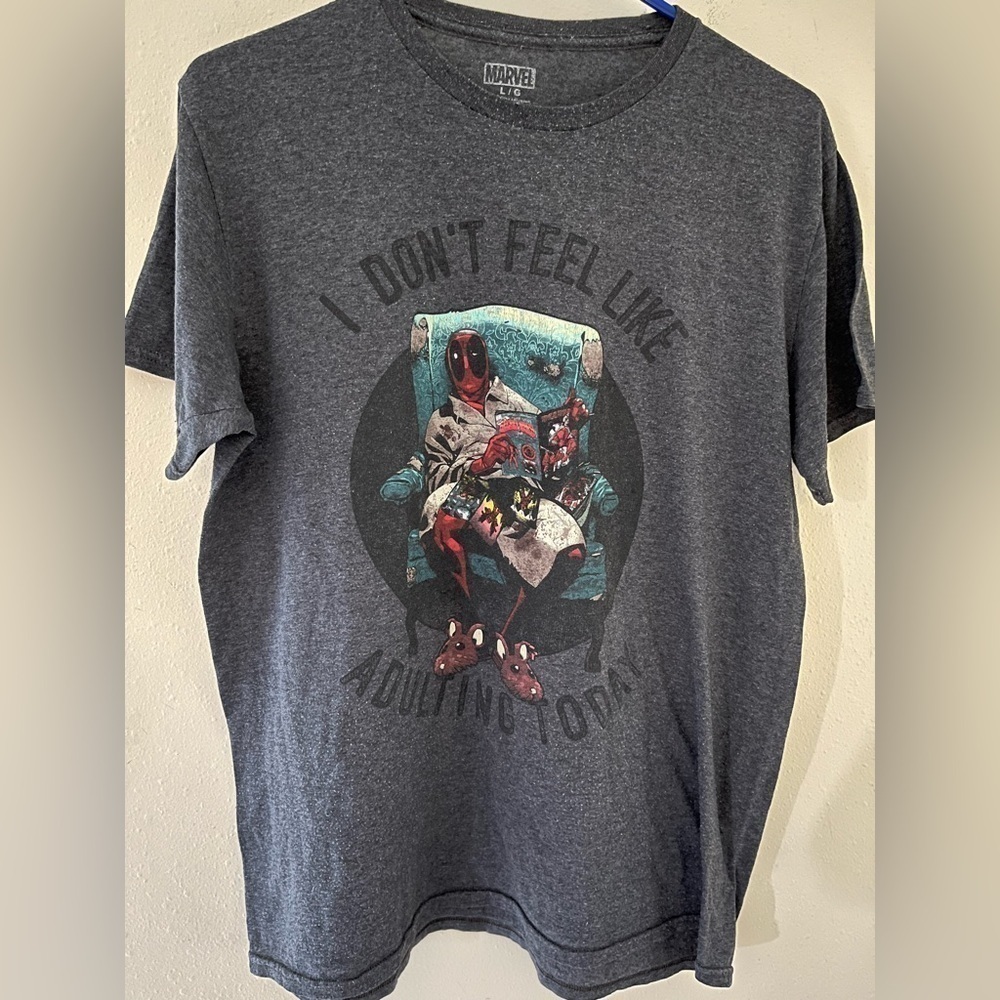 Marvel Deadpool I don’t feel like adulting today men’s graphic t shirt Sz large